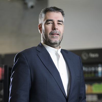 Νίκος Καρατζόλας